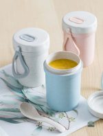 Contenant bleu pour réchauffer soupe au micro-ondes