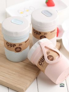 Récipient pour soupe en couleur rose