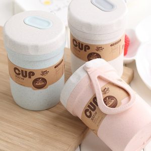 Récipient pour soupe en couleur rose