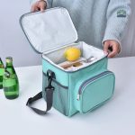 Sac isotherme bleu foncé, pratique et léger pour garder vos boissons fraîches