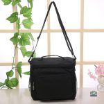 Sac isotherme noir, léger et pratique pour les sorties