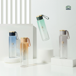 Gourde en verre grise, alternative écologique aux plastiques