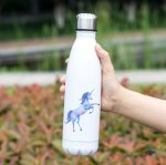 Design licorne sur gourde isotherme colorée