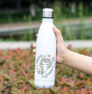 Gourde isotherme licorne colorée pour boissons