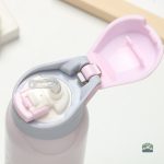 Gourde isotherme fleurie en rose, élégance et fonctionnalité