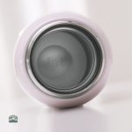 Accessoire isotherme rose avec fleurs, idéal pour vos boissons