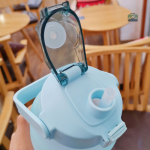 Gourde rose/bleue 2L, parfaite pour l'hydratation sportive