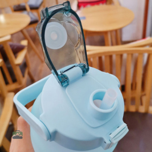 Gourde bleue 2L pour activités sportives