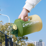 Gourde sportive verte avec accents jaunes