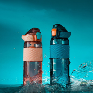 Gourde sportive orange et bleue pour les activités en extérieur