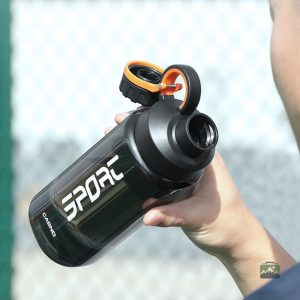 Gourde sport légère en bleu, idéale pour les activités en extérieur