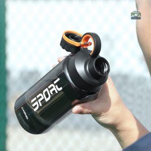 Gourde de sport 1L en noir, idéale pour les activités en plein air