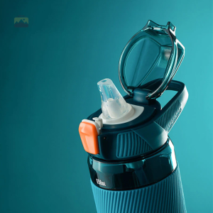 Accessoire de sport : gourde verte orange pratique