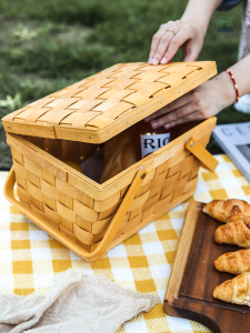 Panier en bois idéal pour les sorties en plein air