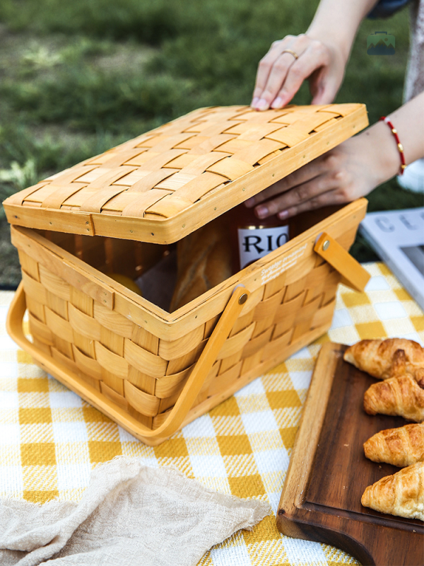 Panier en bois idéal pour les sorties en plein air