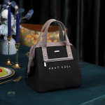 Sac de déjeuner isotherme noir, pratique et stylé pour vos repas