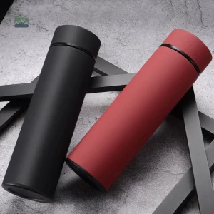Infuseur de thé en thermos noir élégant et pratique